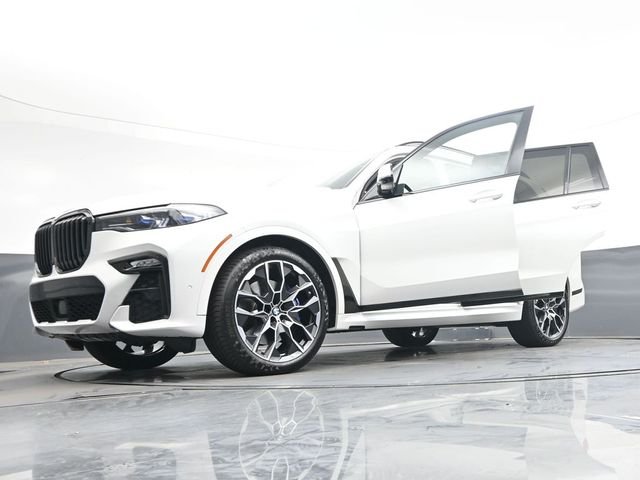 Used 2021 White BMW M50i image 42