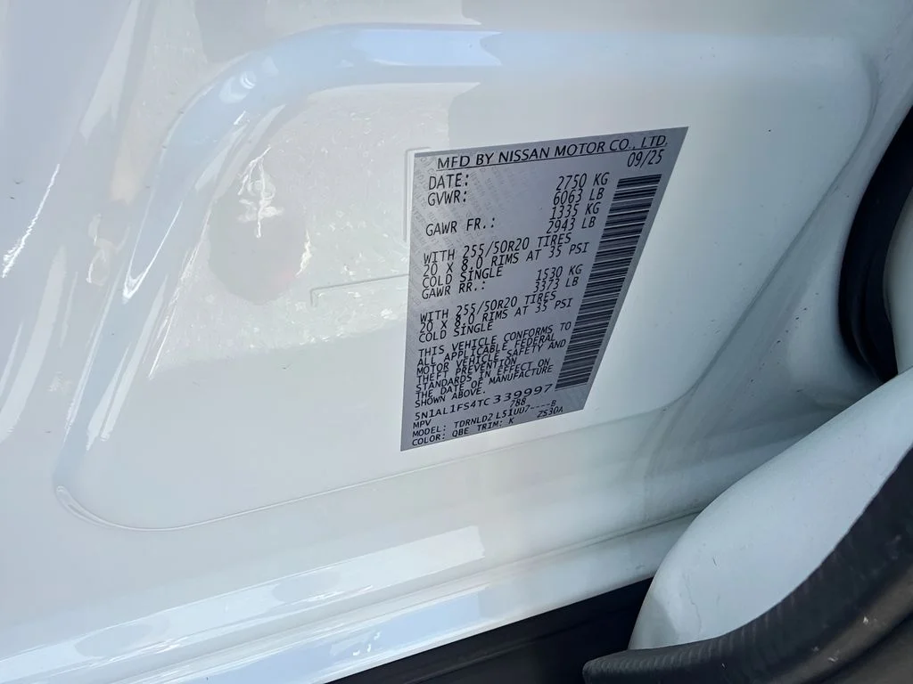 Used 2026 White INFINITI LUXE image 33