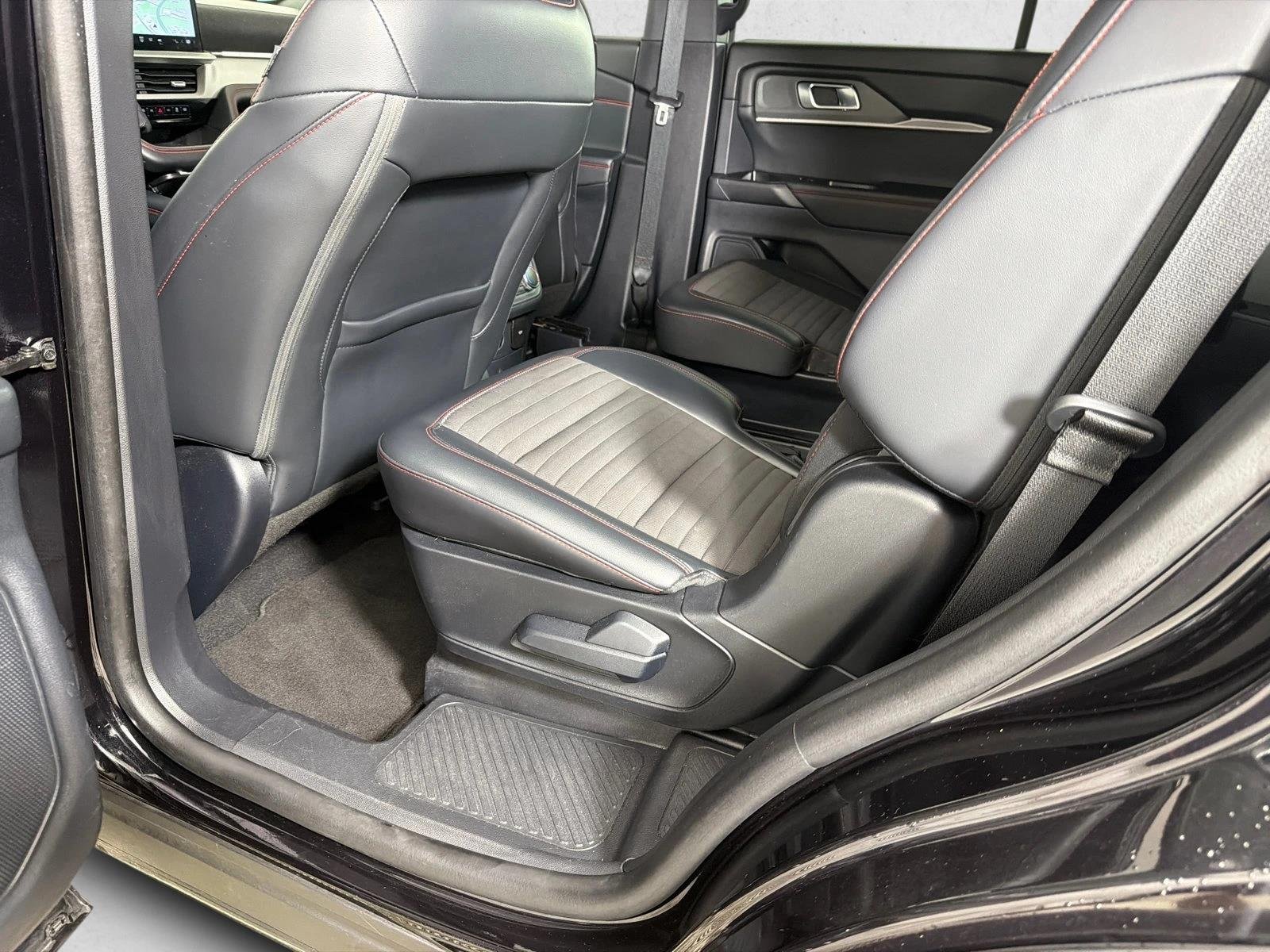 Used 2025 Agate Black Metallic Ford ST-Line image 22