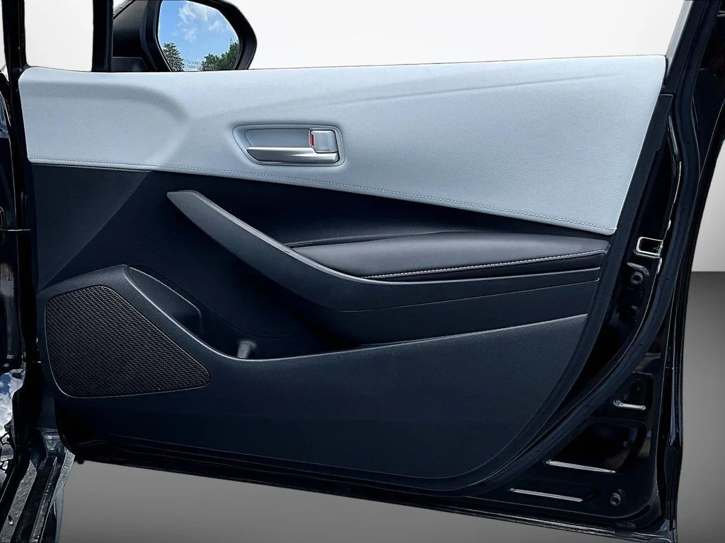 Used 2019 Midnight Black Metallic Toyota SE image 28