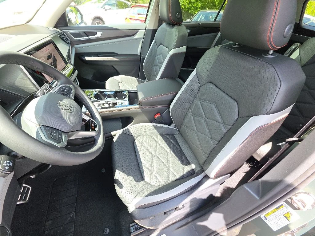 New 2026 Avocado Green Pearl Volkswagen 2.0T Peak Edition image 13
