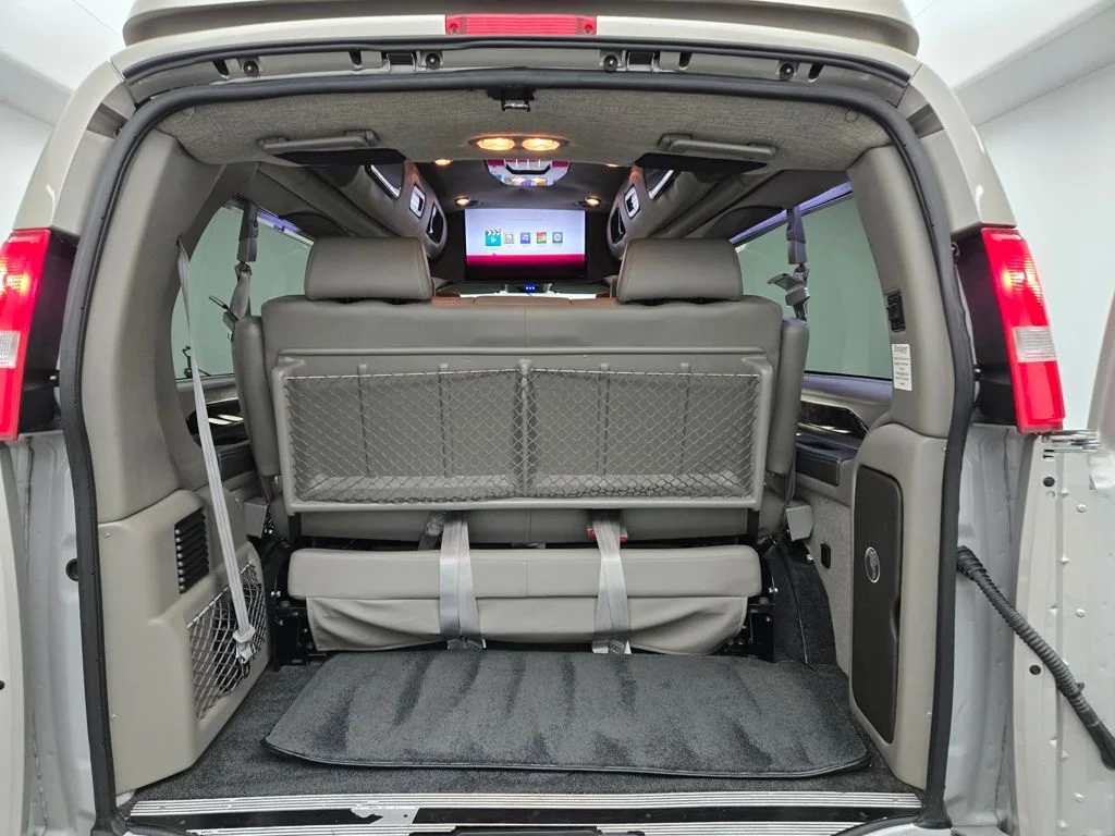 Used 2023 Birch Chevrolet Explorer Limited SE image 7