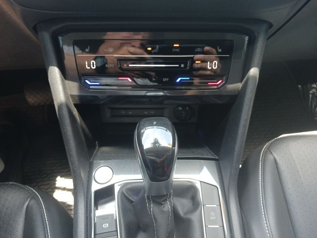 2022 Volkswagen Tiguan SE - Photo 26