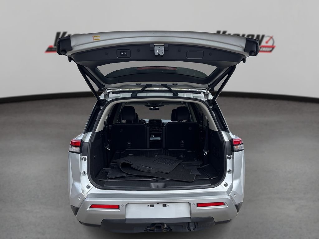 Used 2023 Silver Nissan SL image 12