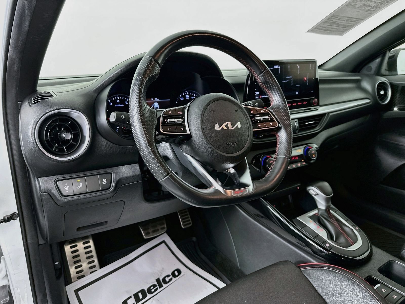 Used 2022 Snow White Pearl Kia GT image 9