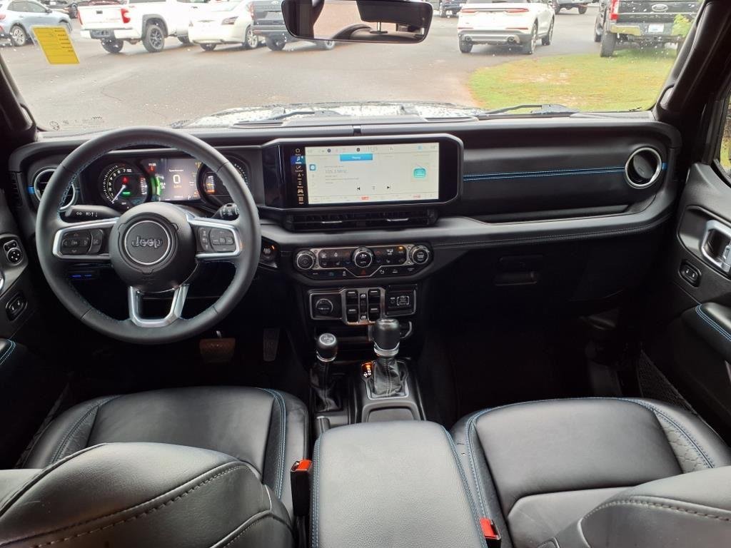 Used 2024 Black Clearcoat Jeep High Altitude image 27