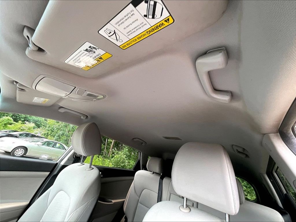 Used 2019 Silver Hyundai SE image 7