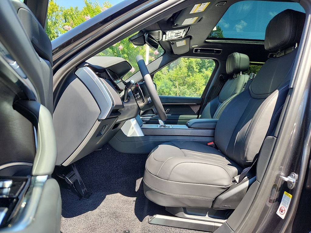 New 2026 Carpathian Grey Land Rover SE image 6