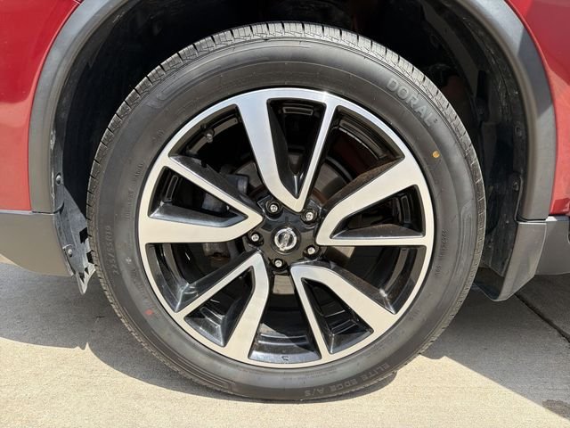 Used 2019 Red Nissan SL image 12