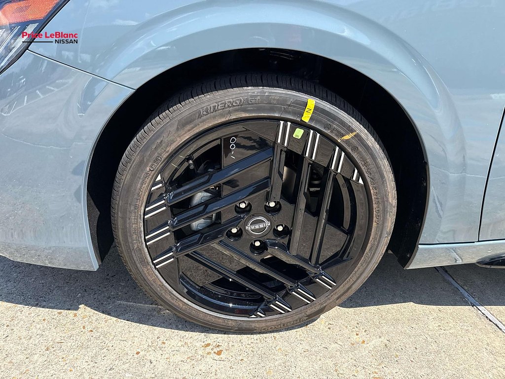 New 2027 Atlantic Gray Metallic / Super Black Two-tone Nissan SR image 4
