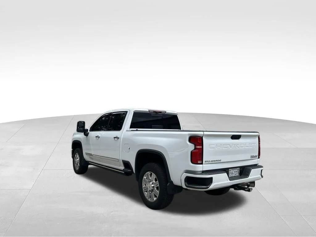 Used 2024 Summit White Chevrolet High Country image 3
