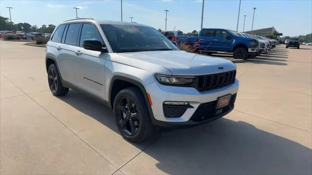 New 2025 Silver Zynith Exterior Paint Jeep Limited image 15
