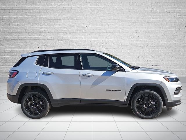 New 2026 Silver Zynith Metallic Clear-Coat Exterior Paint Jeep Latitude image 5