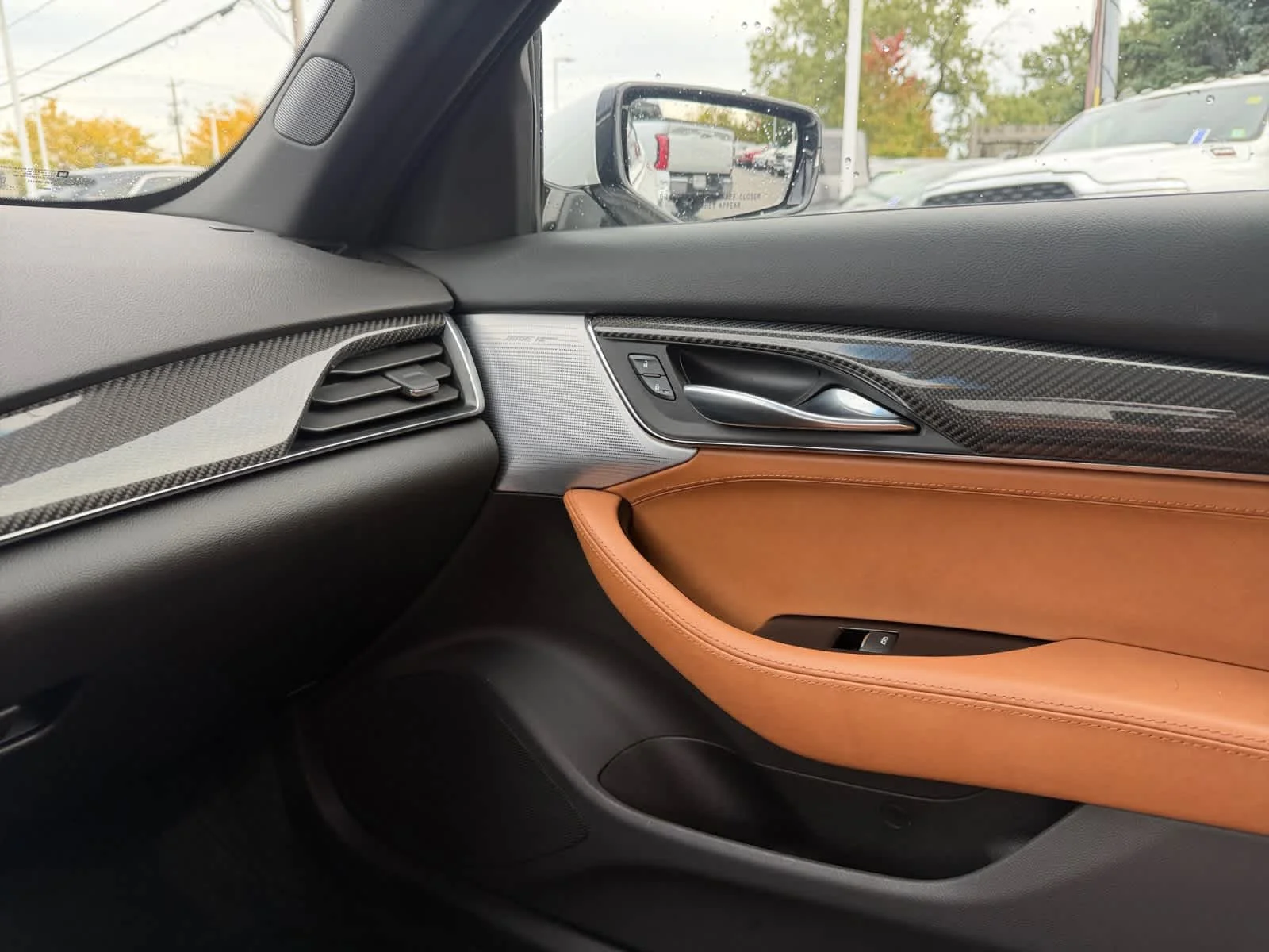 Used 2024 WH Cadillac Premium Luxury image 38