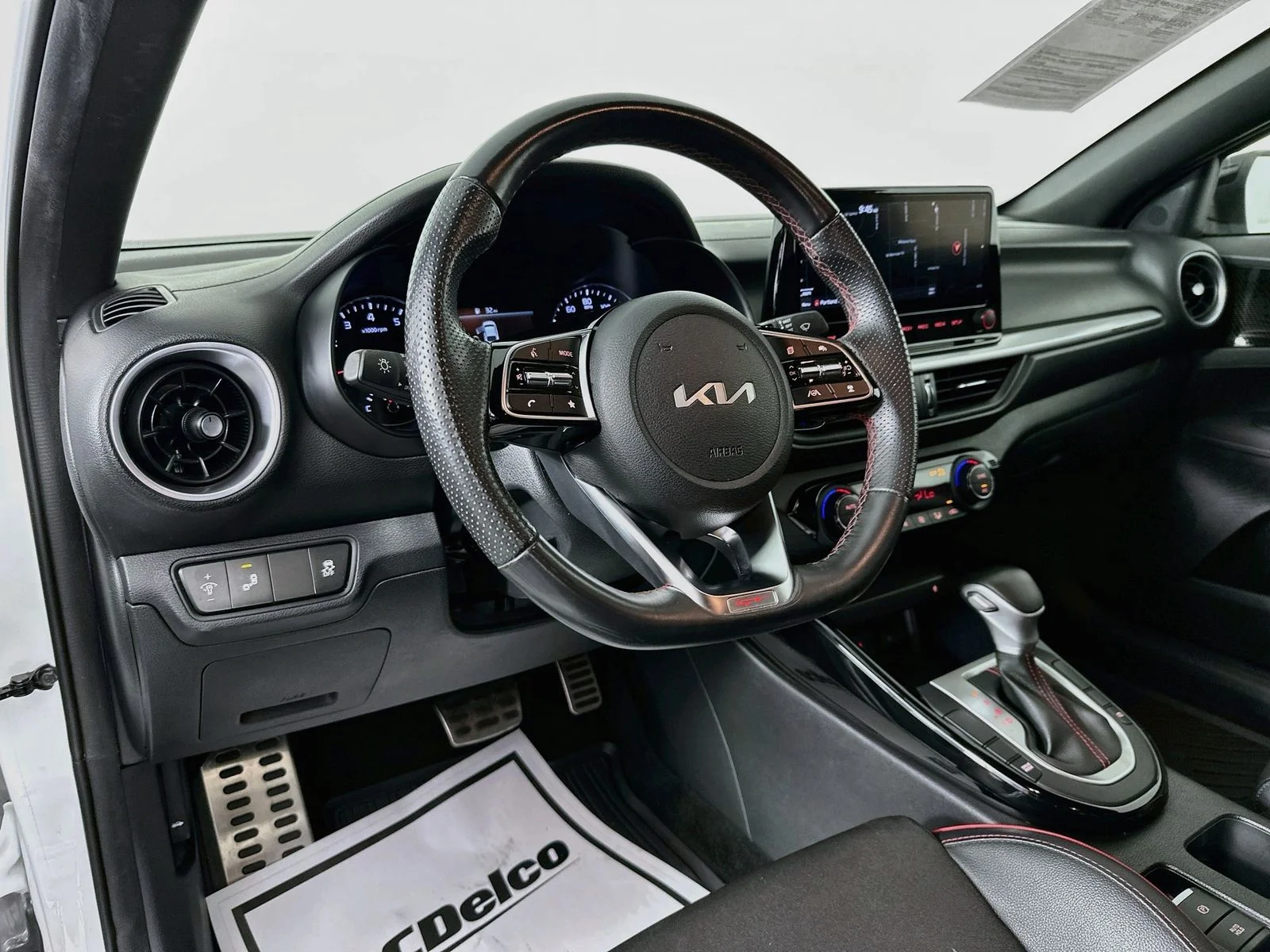 Used 2022 Snow White Pearl Kia GT image 9