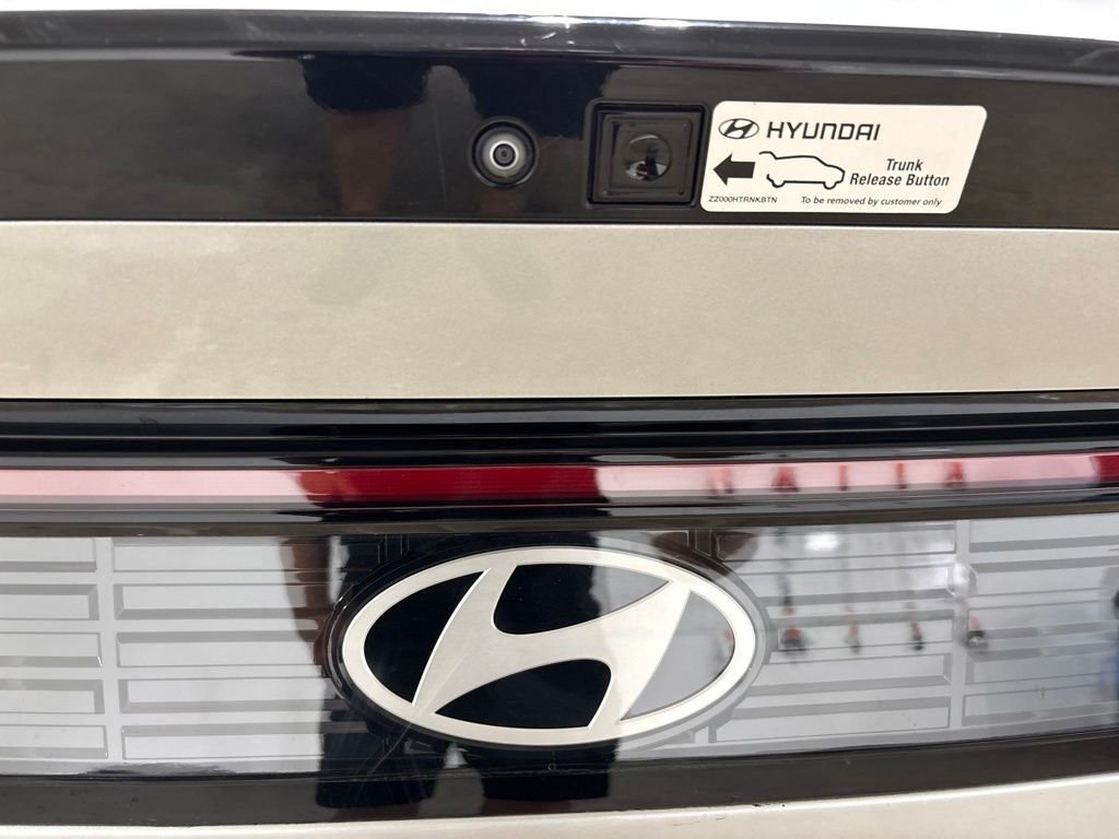 Certified Used 2025 Silver Hyundai SE image 27