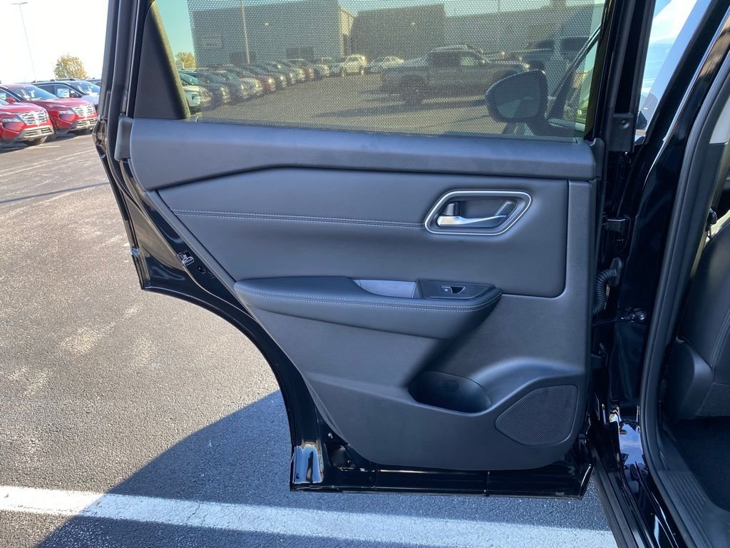 2026 Nissan Rogue Platinum - Photo 16