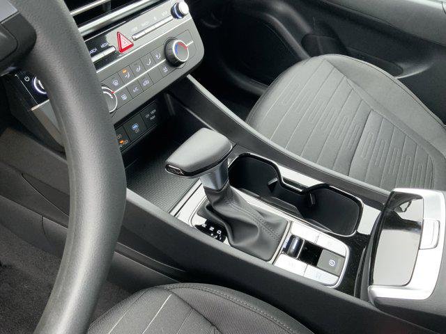 New 2026 Atlas White Hyundai SE AWD image 8