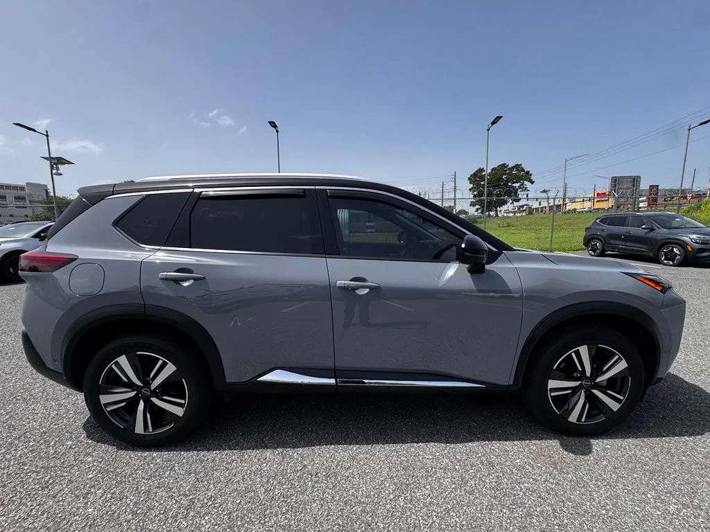 Used 2023  Nissan SL image 12