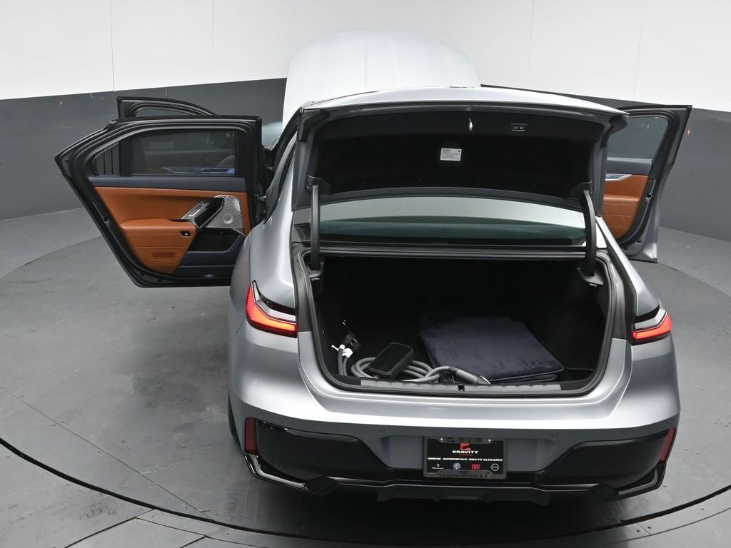 2023 BMW I7 - Image 32
