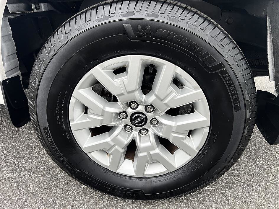 Used 2023 Glacier White Nissan SV image 10