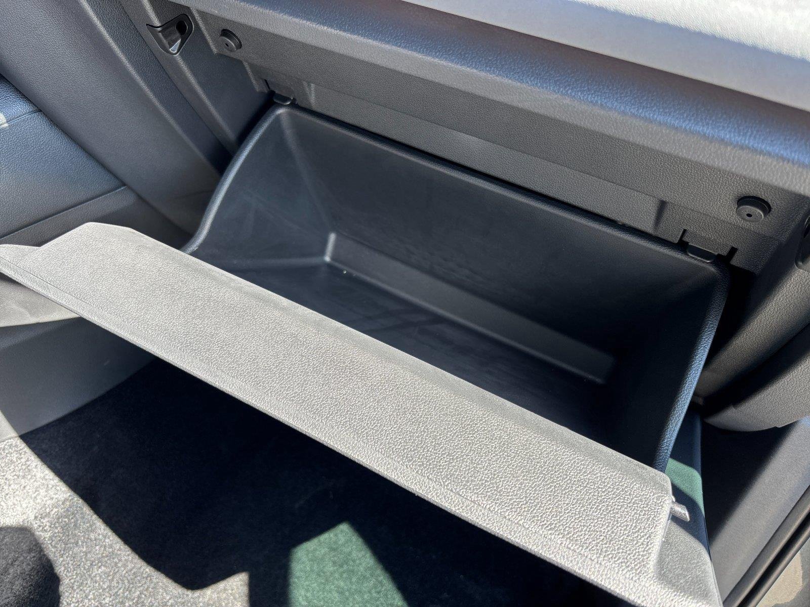 2025 Volkswagen Tiguan SE - Photo 40