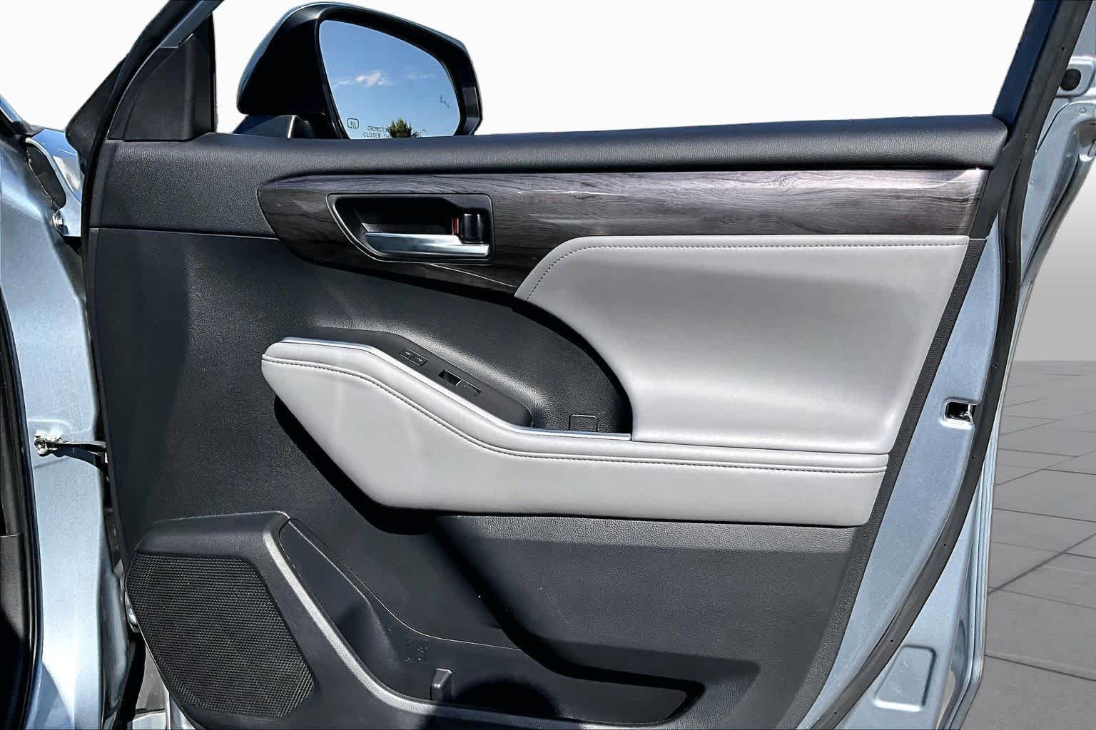 Used 2021 Moon Dust Toyota Hybrid Platinum image 21