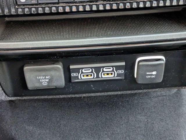 Used 2025 White Jeep Base image 14