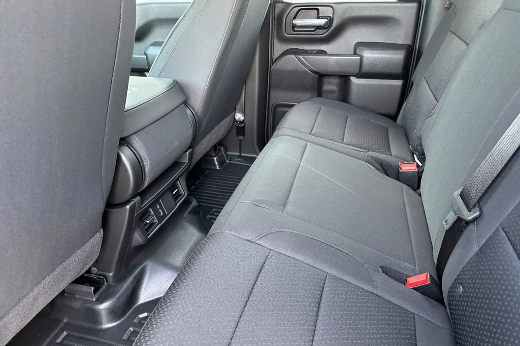 2026 GMC Sierra 2500HD Pro - Photo 9