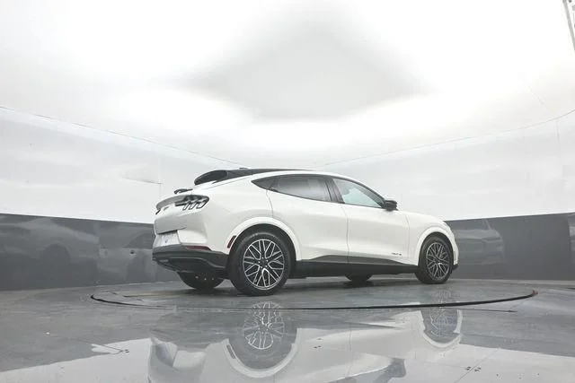 New 2026 Star White Metallic Tri-coat Ford Premium image 39