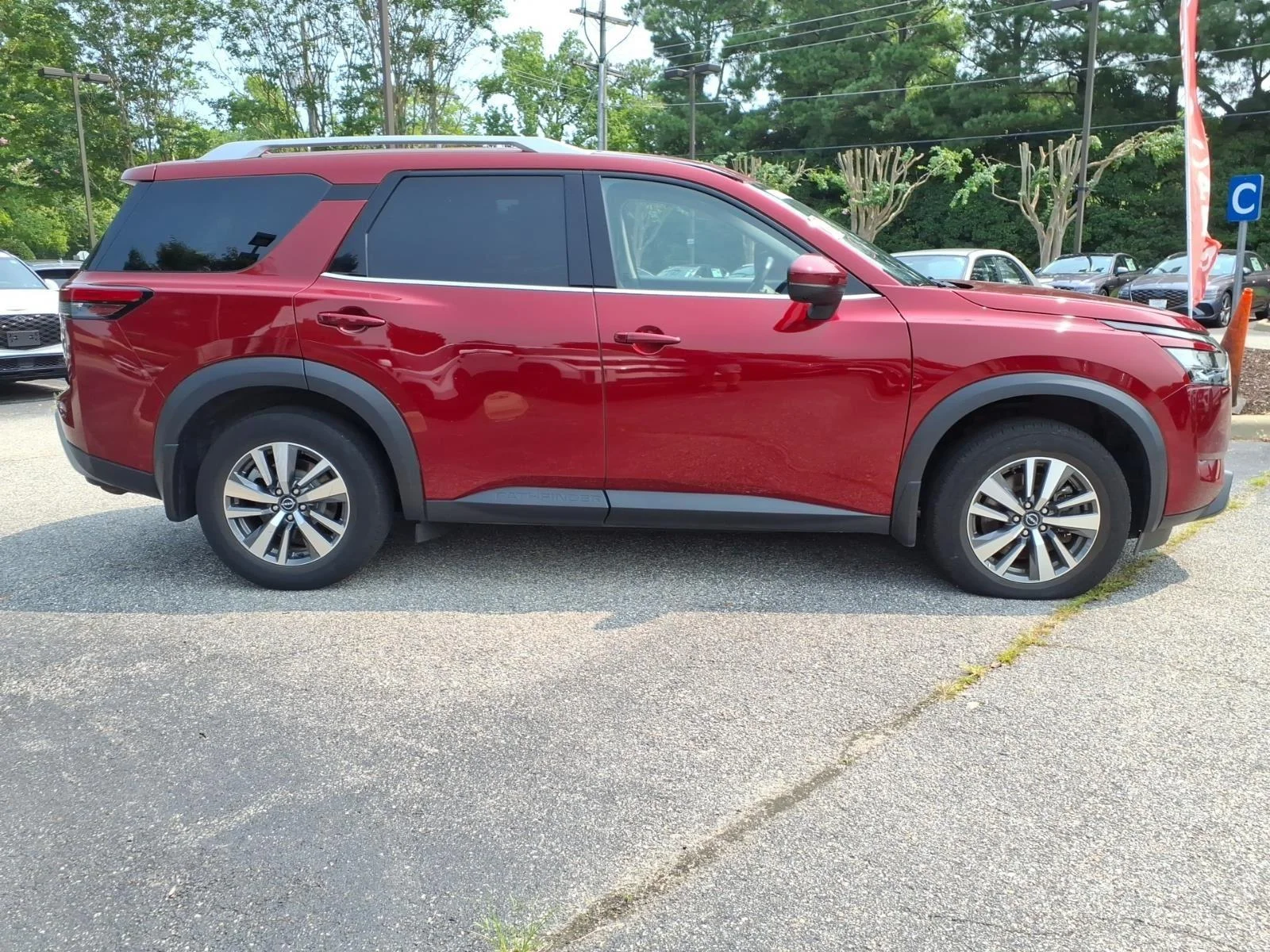 Used 2024 Scarlet Ember Nissan SL image 5