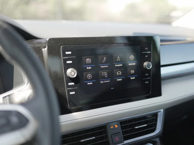2025 Volkswagen Taos SEL - Photo 13