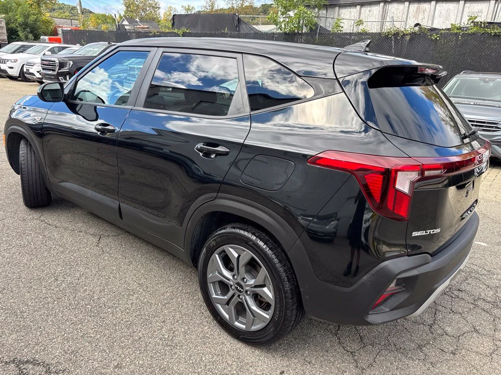 Used 2024 Black Kia LX image 4