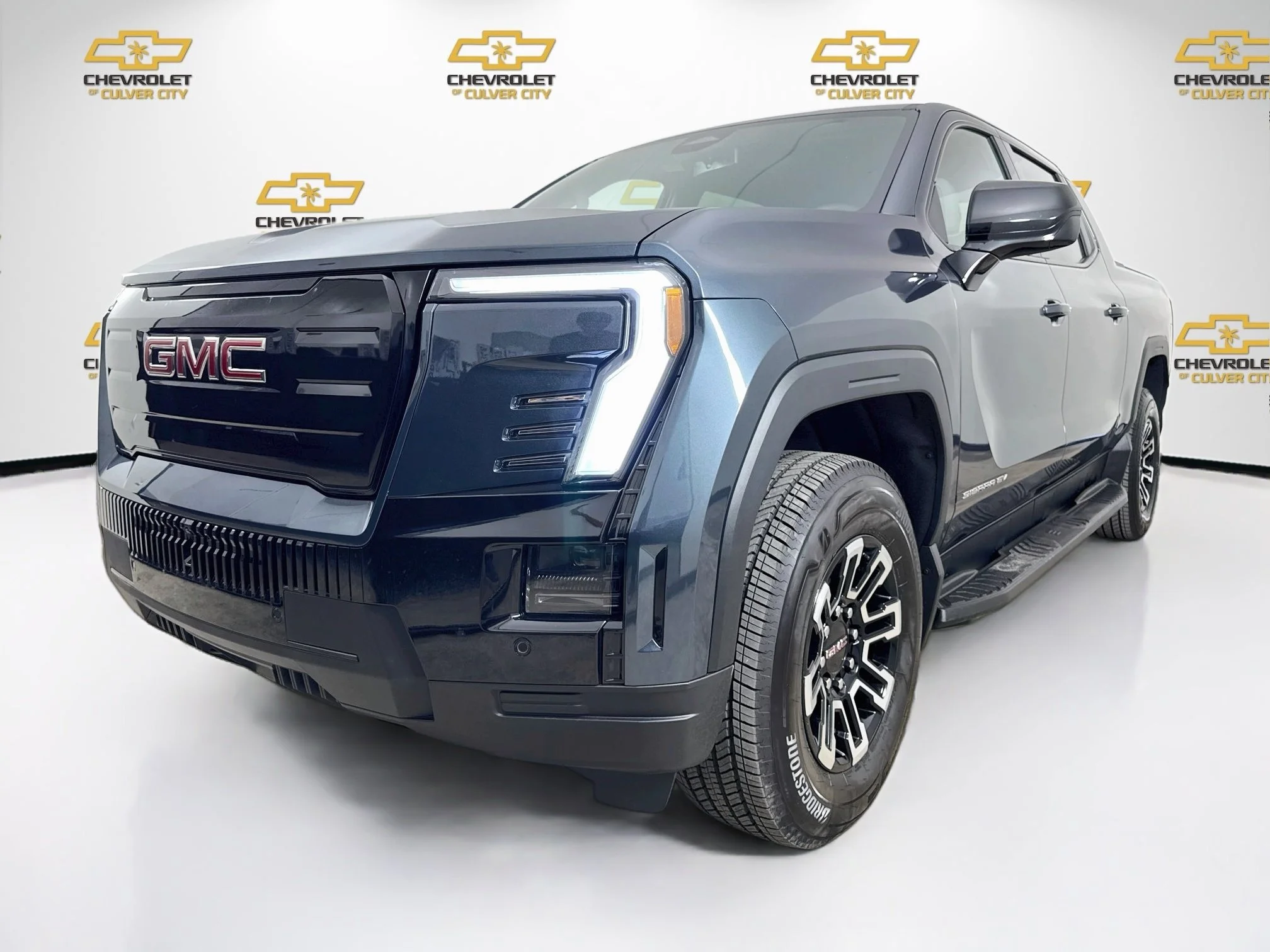 Used 2026 Deep Ocean Metallic GMC Elevation Standard Range image 3