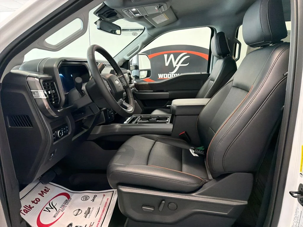 New 2027 Oxford White Ford F-250® Lariat® image 10