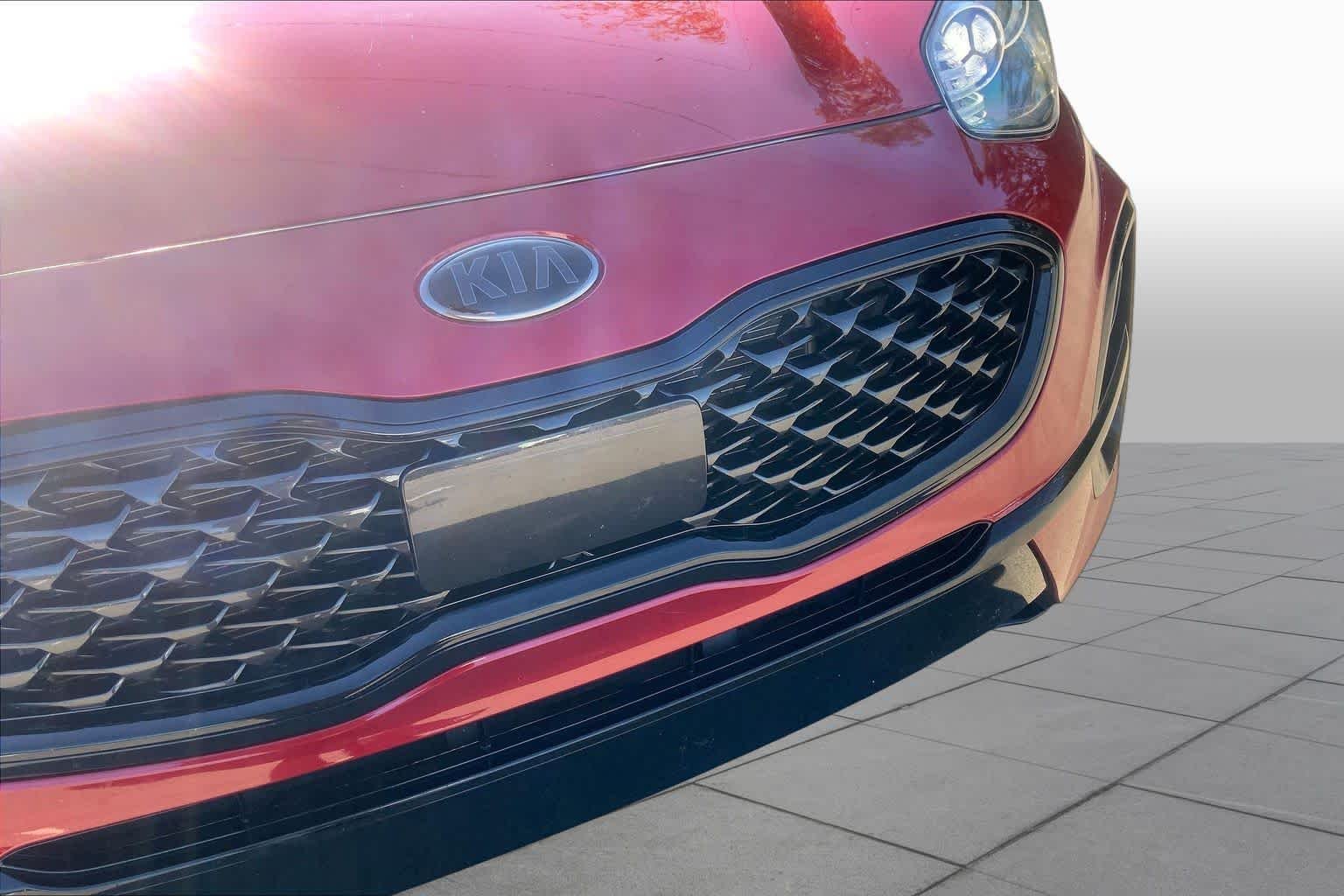 Used 2022 Hyper Red Kia Nightfall image 29