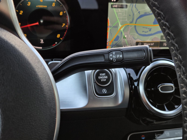 Used 2022  Mercedes-Benz GLB 250 image 18