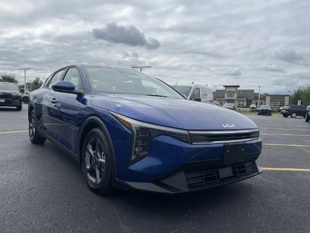 Used 2025 Blue Kia LXS image 10
