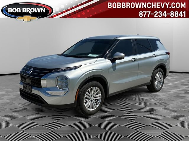 2022 Mitsubishi Outlander ES S-AWC's photo