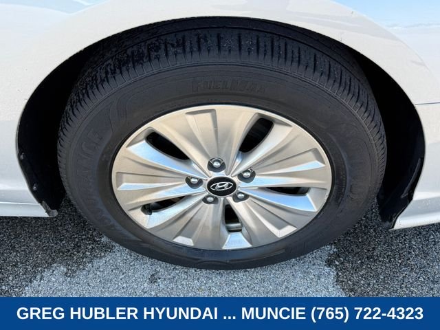 Used 2019 Silver Hyundai SE image 7
