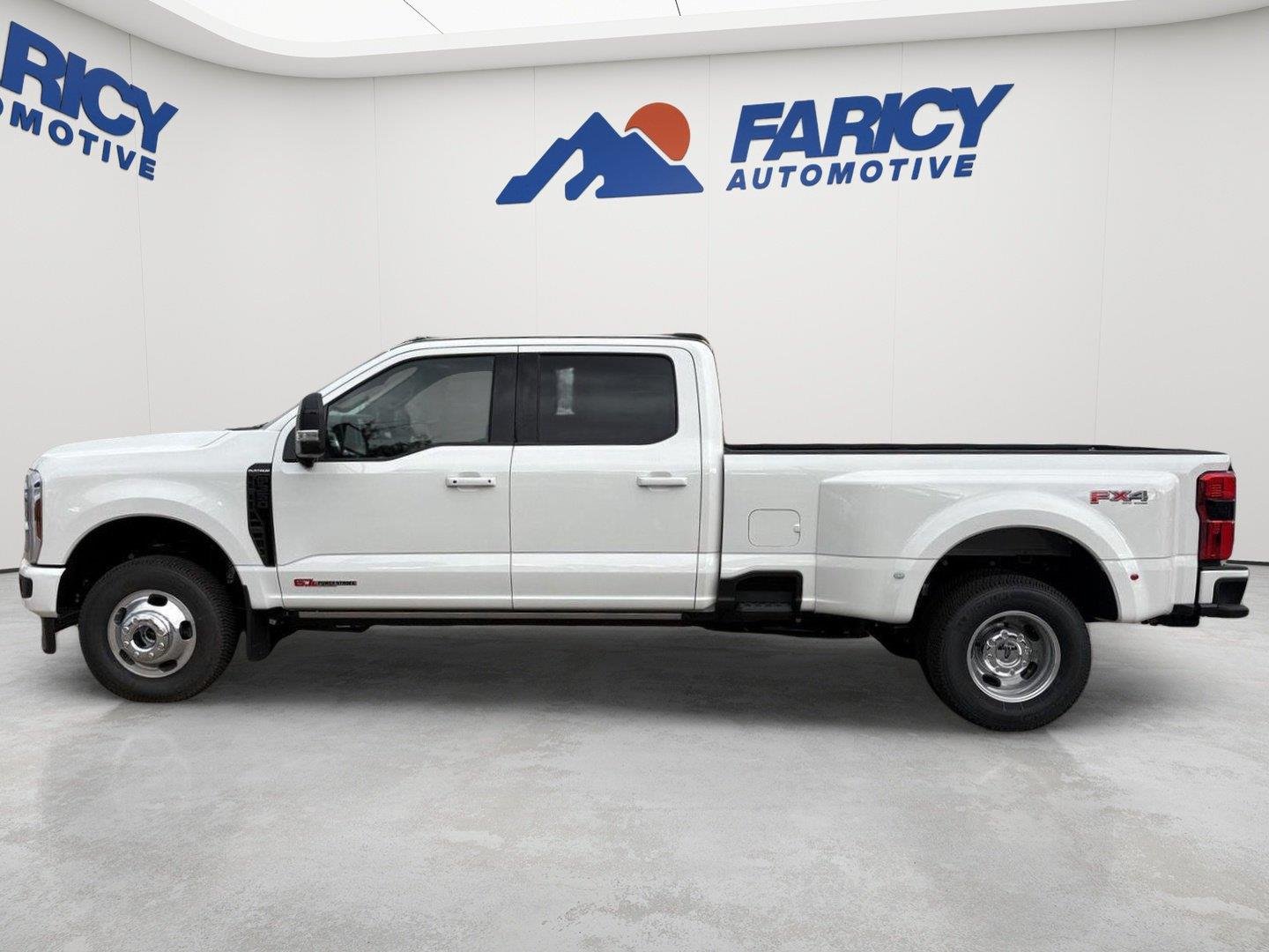 New 2026 Star White Metallic Tri-Coat Ford Platinum image 2