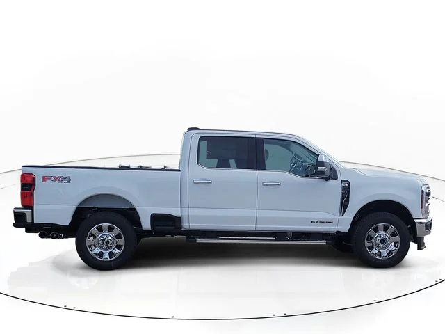 New 2026 Oxford White Ford Lariat image 4