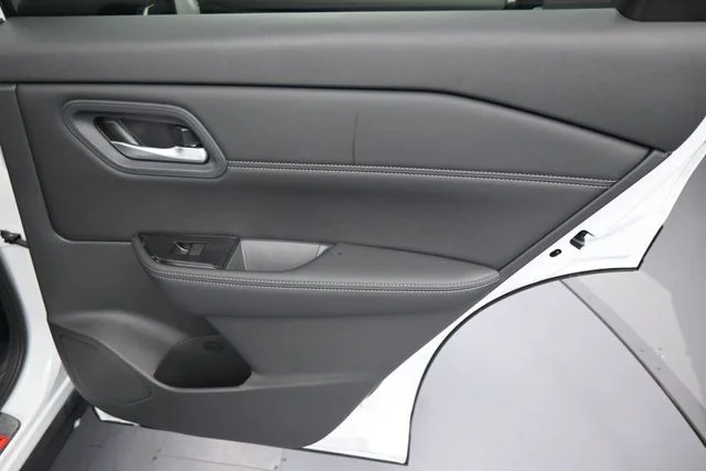 New 2026 Everest White Pearl TriCoat Nissan Dark Armor™ image 12