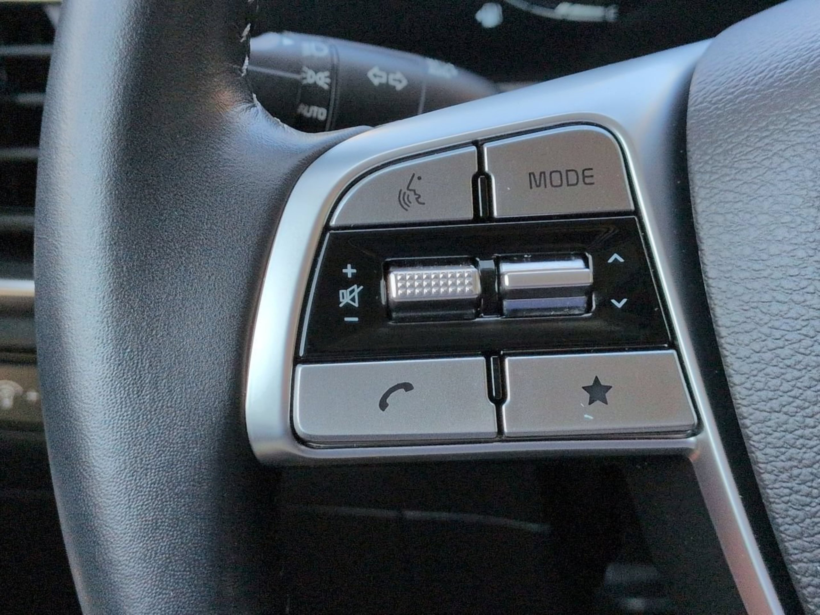 Certified Used 2025 Everlasting Silver Kia EX image 27