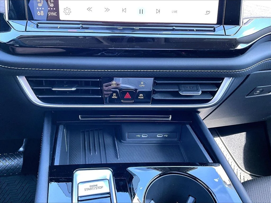 New 2026 White/off-white Volkswagen SE w/Technology image 16