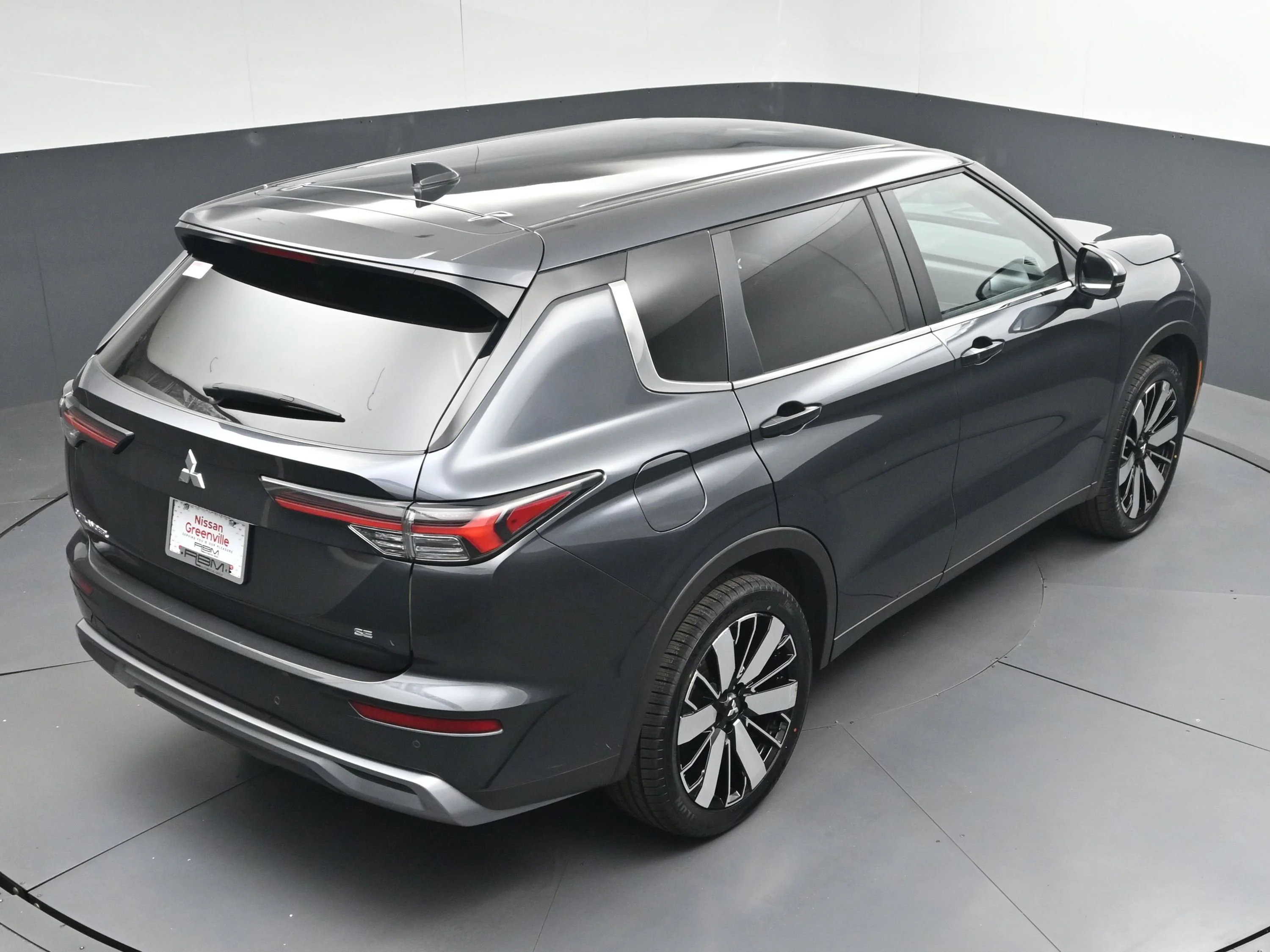 Used 2025  Mitsubishi  image 37