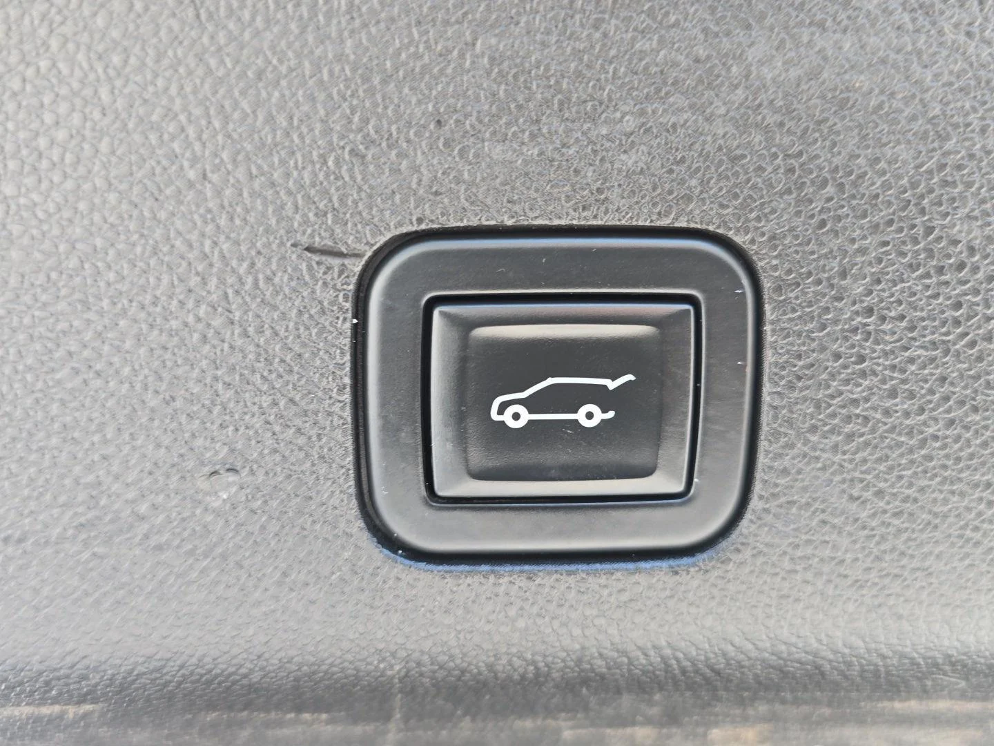 Used 2021 Summit White Chevrolet Z71 image 6