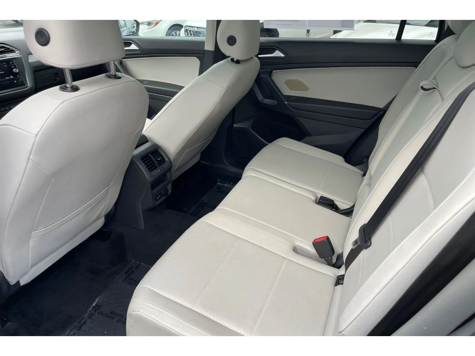 Used 2020 Platinum Gray Metallic Volkswagen SE image 14