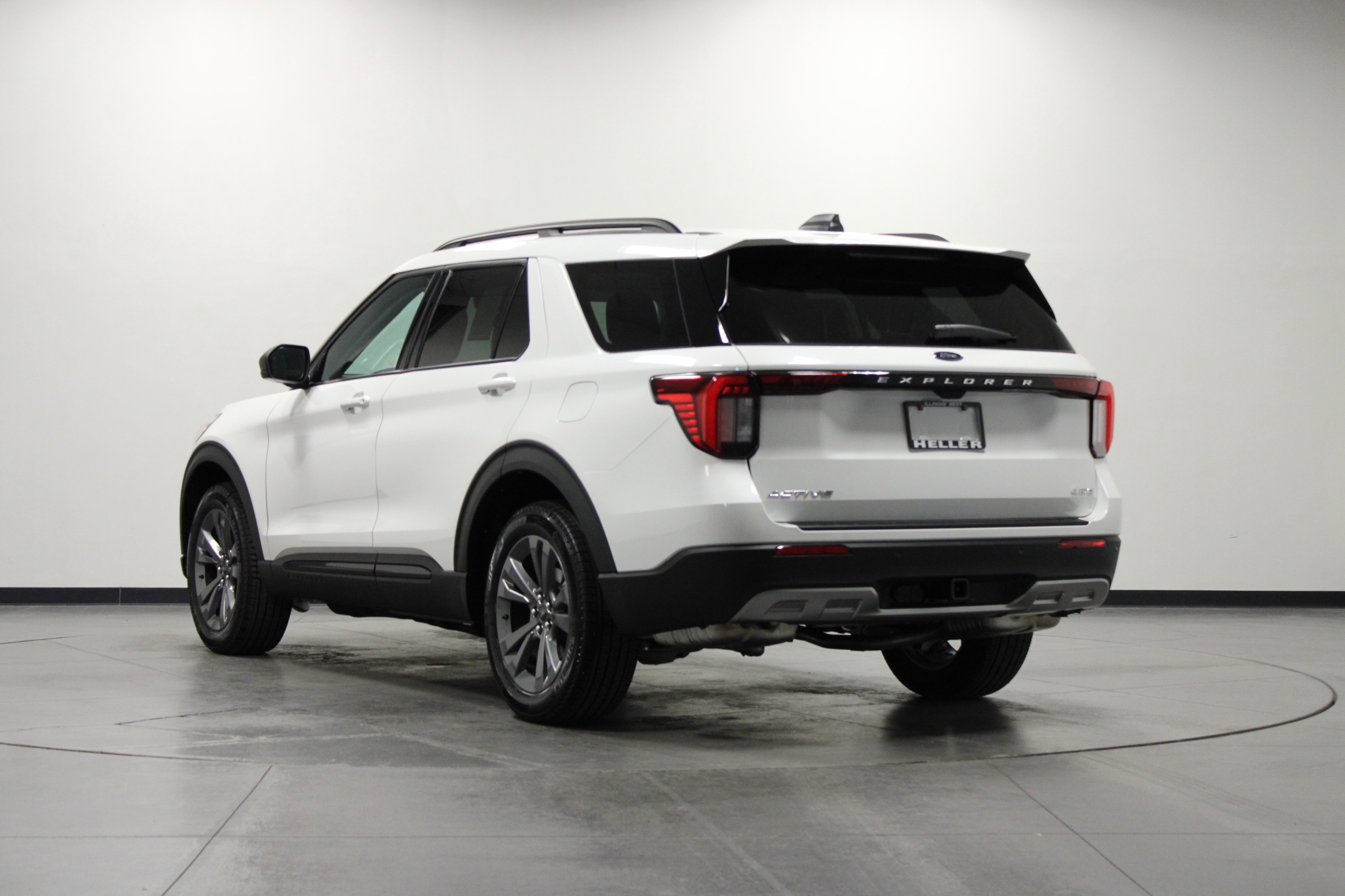 New 2026 Star White Metallic Tri-Coat Ford Active image 6