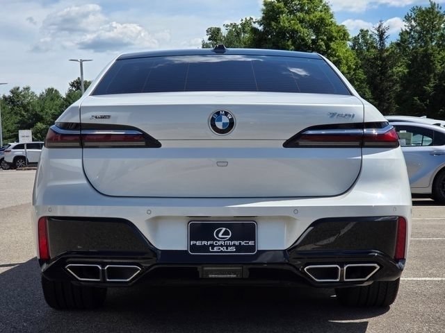 2025 BMW 7 Series 760i - Photo 25